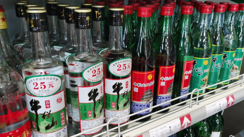 Un influencer chinez a fost gasit mort dupa ce a baut in direct pe internet o cantitate uriasa de alcool Imagine