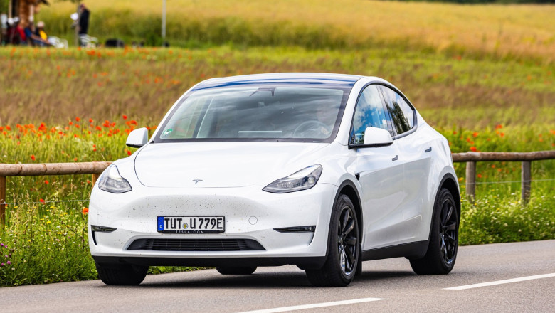 Un inginer auto a testat cum Tesla Autopilot a intrat intr-un zid fals in stil Wile E. Coyote Imagine