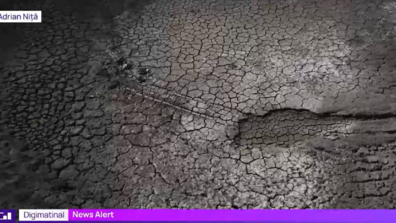 Un lac din Romania a secat din cauza caldurii record. Imagini filmate din drona arata dezastrul din zona (VIDEO) Imagine