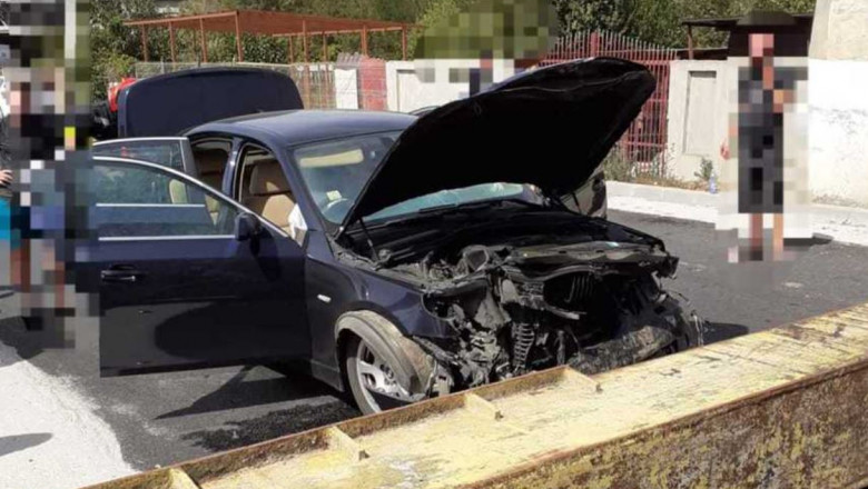 Un limitator de inaltime a cazut pe sosea, in fata unei masini, in Videle. Doua persoane au fost ranite Imagine