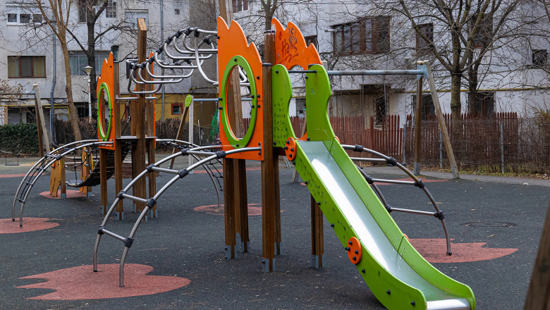 Un loc de joaca din Galati a fost inchis de instanta. Locatarii au castigat procesul cu primaria Imagine