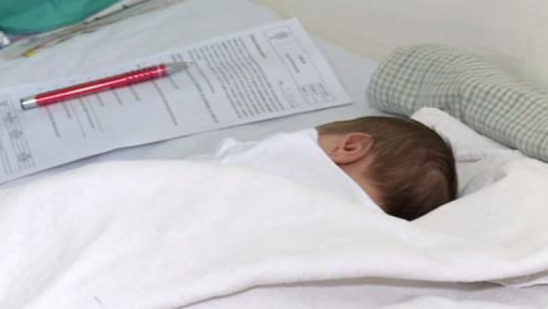 Un medic reclama nereguli grave la spital: o asistenta a vaccinat de doua ori un nou-nascut, temperatura incubatoarelor e setata gresit Imagine