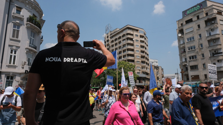 Un membru al organizatiei Noua Dreapta a fost condamnat la un an de inchisoare. A lipit stickere cu simboluri legionare pe o sinagoga Imagine