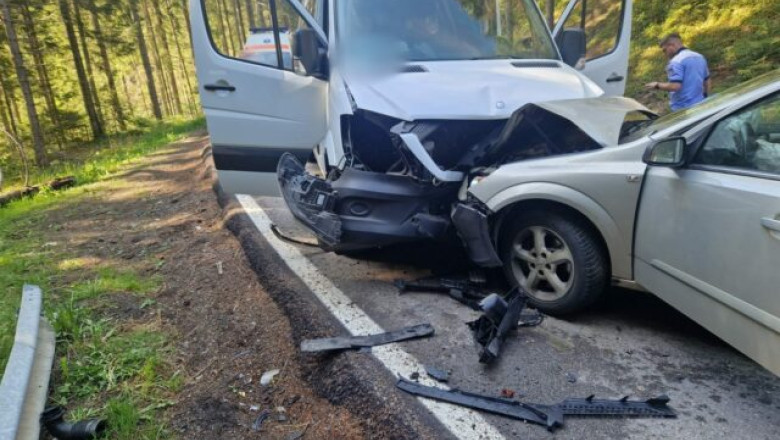 Un microbuz care transporta 12 copii a fost implicat intr-un accident la Sadova Imagine