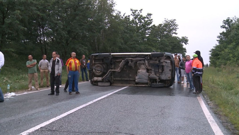 Un microbuz s-a rasturnat: noua copii au ajuns la spital in urma accidentului Imagine