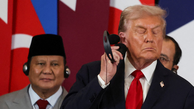 Un microfon uitat deschis a surprins momentul in care presedintele indonezian ii cerea lui Trump o intalnire cu fiul sau, Eric Imagine