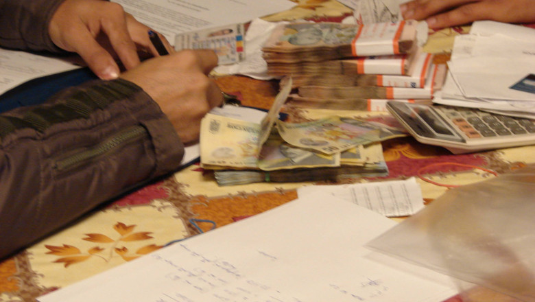 Un milion de euro, profitul unei retele de evaziune si spalare de bani. Suspectii erau implicati in afaceri cu fructe Imagine