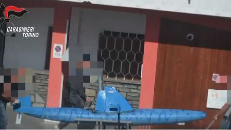 Un mini-submarin construit de traficanti ca sa transporte drogurile in alte tari a fost descoperit in Italia. Cum au fost prinsi Imagine