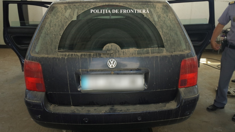 Un moldovean a incercat sa treaca vama cu masina burdusita cu tigari Imagine