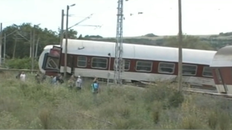 Un mort si 15 raniti in urma deraierii unui tren in Bulgaria Imagine