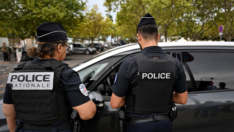 Un mort si cinci raniti dupa ce o masina a intrat intentionat intr-un grup de pietoni in Franta Imagine