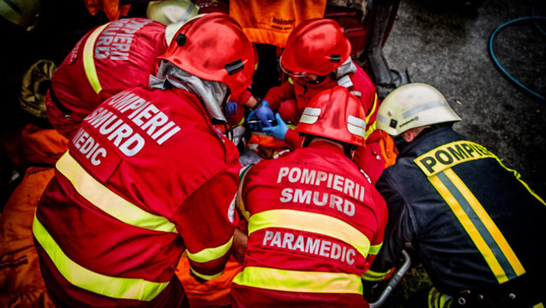 Un mort si opt raniti dupa ce un microbuz si un camion s-au ciocnit pe un drum din Mures Imagine