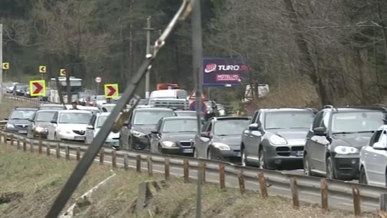 Un mort si trei raniti intr-un accident rutier pe DN1. Traficul in zona Azuga este ingreunat Imagine