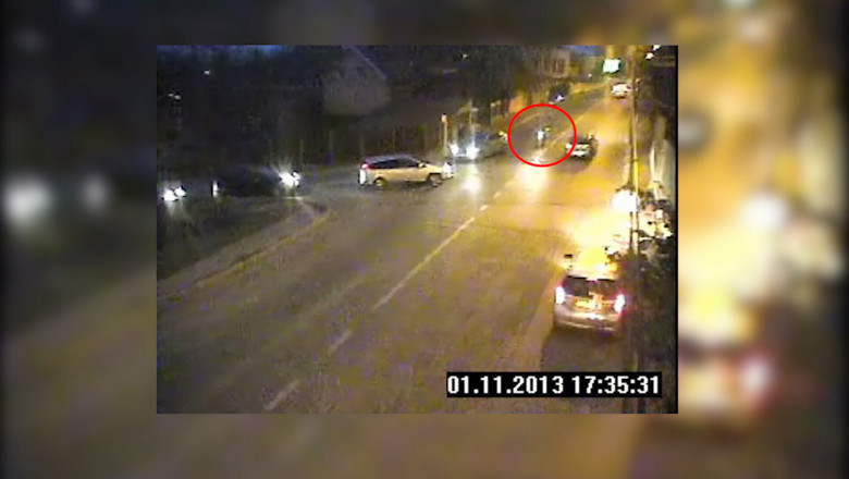 Un motociclist a scapat cu viata, dupa ce a fost lovit de un autoturism, pe o strada din Slatina Imagine