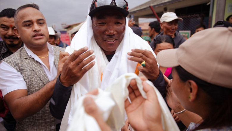 Un nepalez a urcat pe Everest pentru a 28-a oara si a stabilit un record mondial. Este a doua escalada intr-o saptamana Imagine