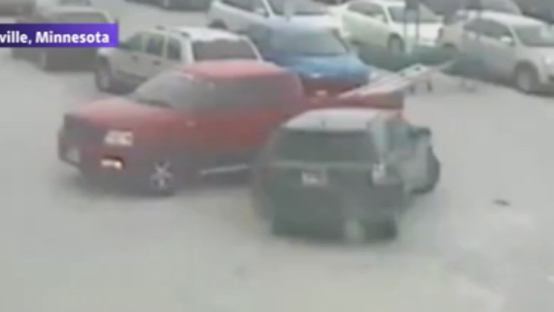 Un nonagenar a lovit mai multe masini in parcarea unui mall din SUA Imagine