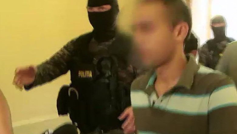 Un nou caz de trafic de persoane si prostitutie in Timis. Doi suspecti, retinuti cu mascatii, dupa ce s-au folosit gaze lacrimogene! Imagine