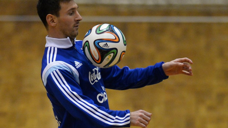 Un nou concurent pentru tricoul lui Messi. Ilie Nastase, suporterul argentinianului Imagine