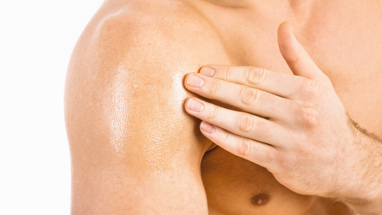 Un nou contraceptiv pentru barbati ar putea intra pe piata. Gelul se aplica pe umeri si are efect de peste 85% Imagine