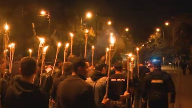 Un nou mars Noua Dreapta: „Ne vrem orasul inapoi!". Zeci de persoane au participat la mitingul cu torte Imagine