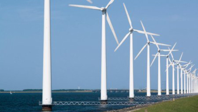 Un nou parc eolian. 32 de turbine au fost ridicate intre Chirnogeni si Independenta Imagine