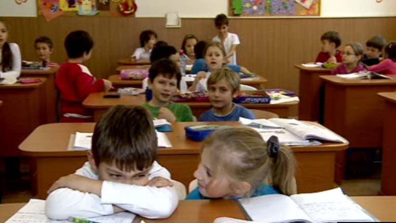 Un nou proces intre sindicalistii din invatamant, Ministerul Educatiei si conducerile scolilor din Iasi Imagine