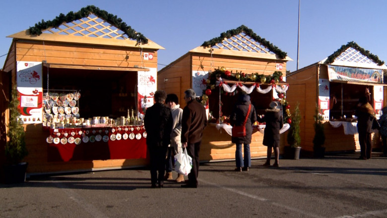 Un nou Targ de Craciun la Iasi. 50 de comercianti si-au expus produsele la targul amenajat de Consiliul Judetean Imagine