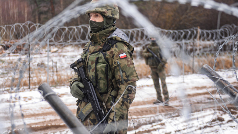 Un „obiect militar aerian neidentificat” s-a prabusit in Polonia Imagine