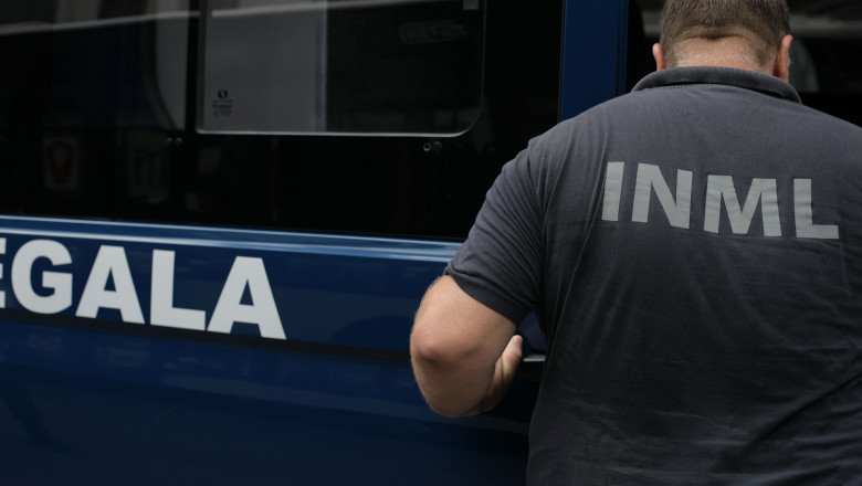 Un ofiter MAI a fost gasit impuscat in cap in propria masina, in Satu Mare. Anchetatorii cred ca este vorba de o sinucidere Imagine