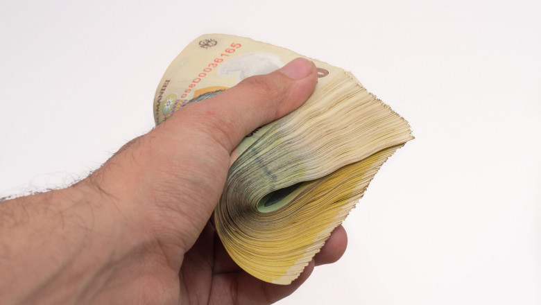 Un om de afaceri din Arges este cercetat pentru ca a vandut la negru zeci de masini second-hand. Prejudiciu de 1,5 milioane de lei Imagine
