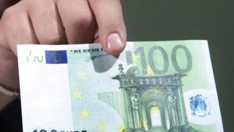 Un om de afaceri din Constanta a fost surprins in timp ce incerca sa mituiasca un politist Imagine