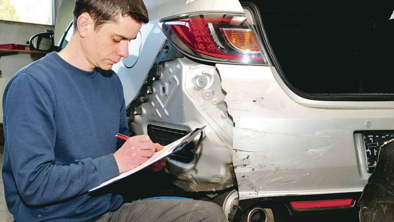 Un oradean protesteaza fata de un asigurator auto. Soferul nu este despagubit din cauza unei clauze pe care o considera abuziva Imagine