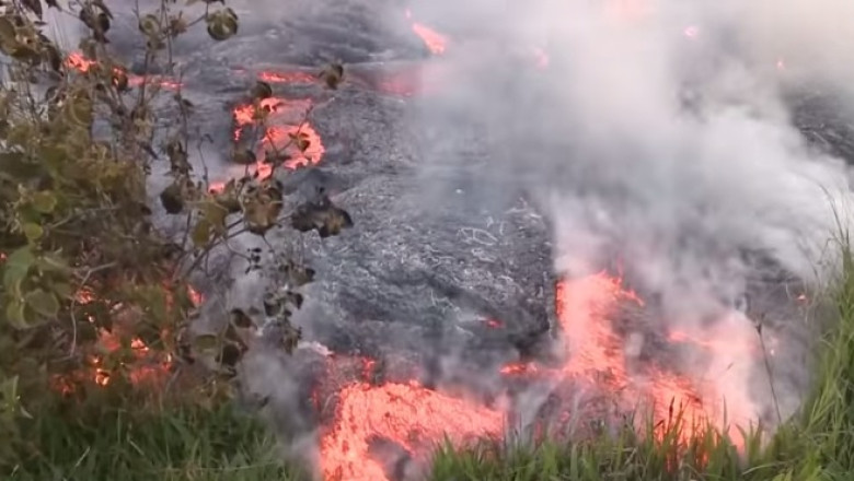 Un oras din Hawaii, amenintat de lava Imagine
