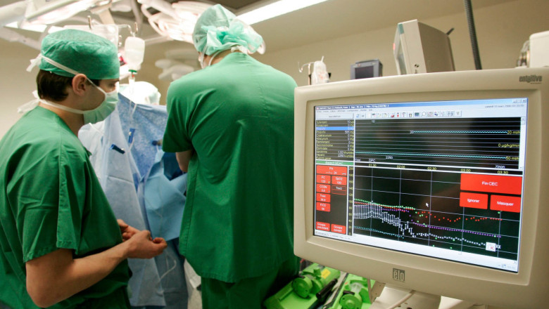 Un pacient din Slovacia a ramas orb dupa ce medicii i-au scos din greseala ochiul sanatos Imagine