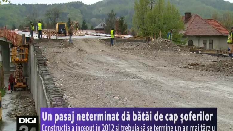 Un pasaj neterminat da batai de cap soferilor din Rm. Valcea Imagine