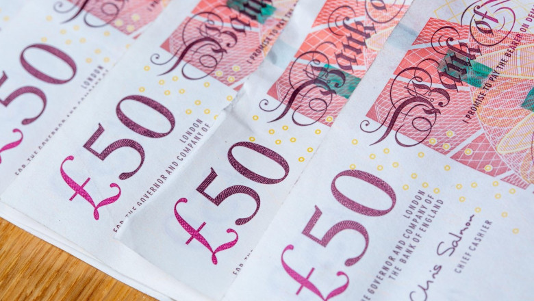 Un pensionar care i-a oferit fiicei sale 5.000 de lire ca sa o ajute sa-si plateasca facturile a ajuns sa fie condamnat Imagine