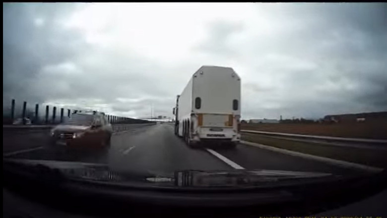 Un pensionar de 85 de ani a fost filmat cand circula cu masina pe contrasens pe autostrada. Politia i-a ridicat permisul pentru 4 luni Imagine