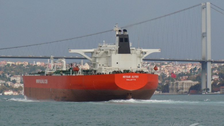 Un petrolier s-a ciocnit cu alte doua nave in apropiere de Stramtoarea Ormuz. 24 de persoane au fost evacuate Imagine