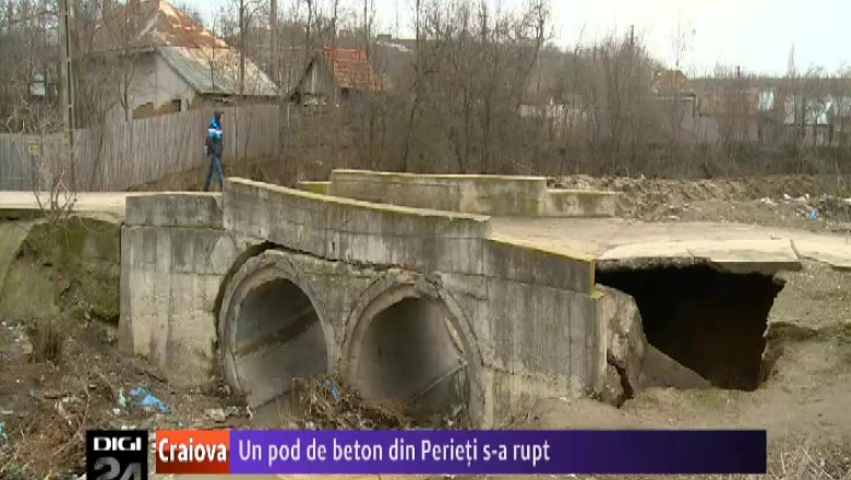 Un pod de beton din Perieti, judetul Olt, s-a rupt Imagine