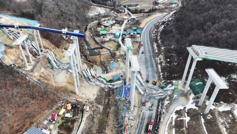 Un pod in constructie s-a prabusit in Coreea de Sud. Cel putin trei persoane si-au pierdut viata Imagine