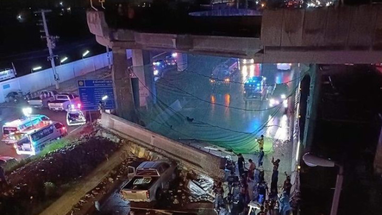 Un pod s-a prabusit peste masinile de pe o autostrada, in Thailanda Imagine