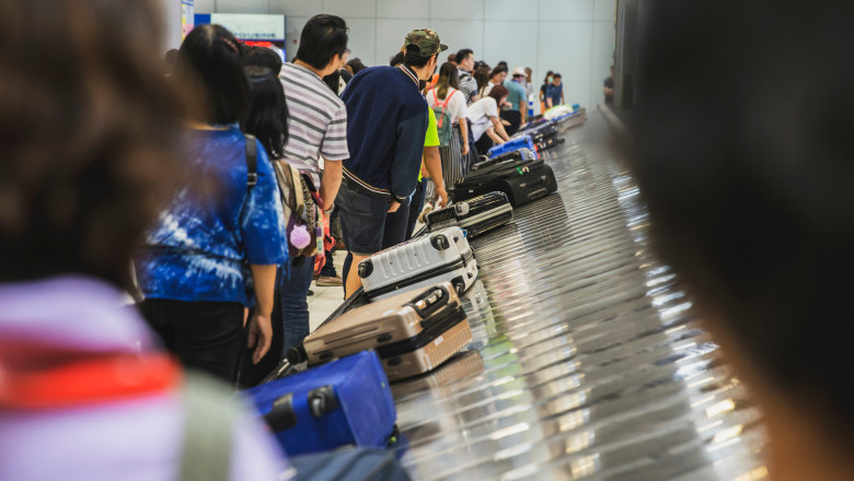 Un politician portughez e acuzat ca a furat valize in mai multe aeroporturi si ca ar fi vandut online bunurile. Cum se apara deputatul Imagine