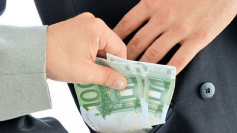 Un politist bihorean, arestat 10 zile pentru spaga Imagine