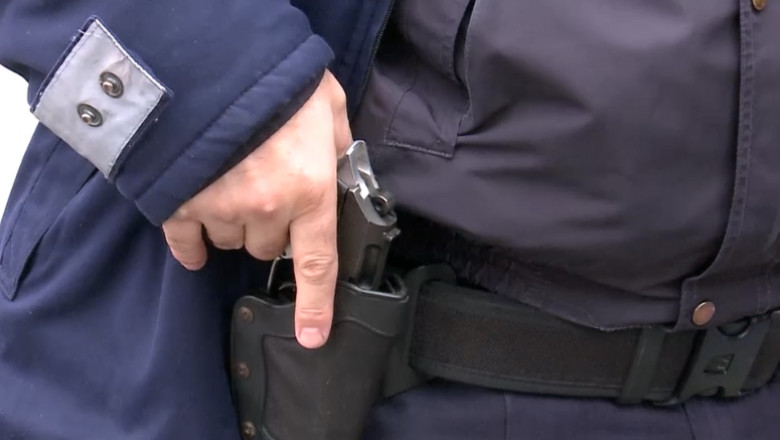 Un politist din Bucuresti si-a pierdut incarcatorul cu 15 gloante chiar in prima zi de munca Imagine