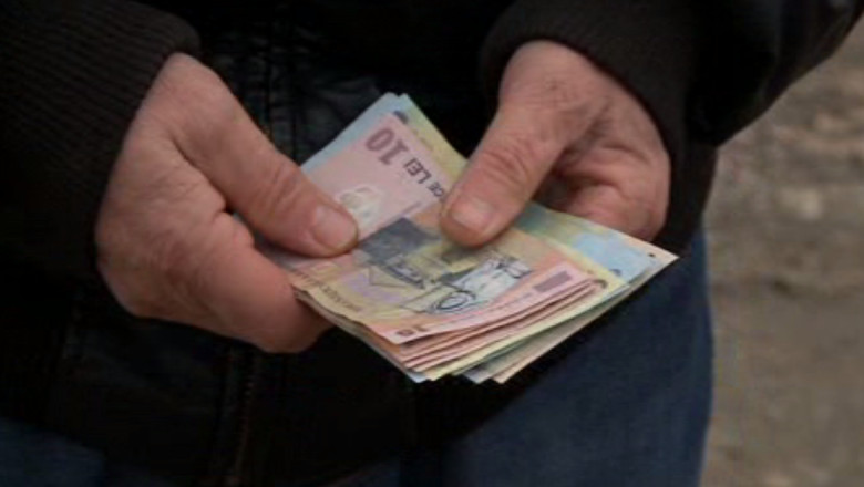 Un portofel cu peste o mie de euro, gasit de un preot din Iasi Imagine