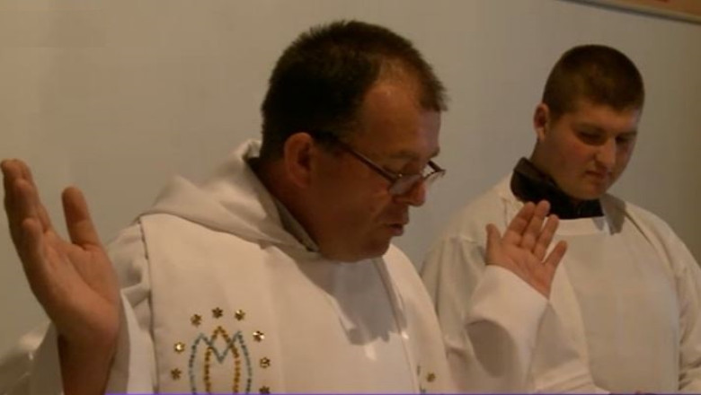 Un preot din Bihor oficiaza slujbe pentru candidatii la Bacalaureat Imagine