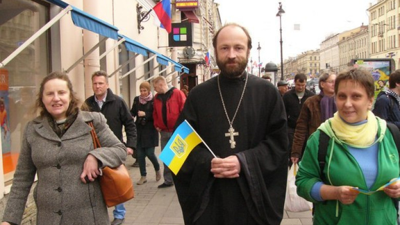 Un preot rus a fost arestat direct din biserica pentru o poza din 2014 si un verset din Biblie. Ce a spus acesta Imagine