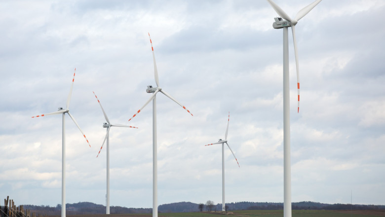 Un producator de energie regenerabila a anuntat ca va da in judecata Romania si Polonia pentru ca au introdus taxe excesive Imagine