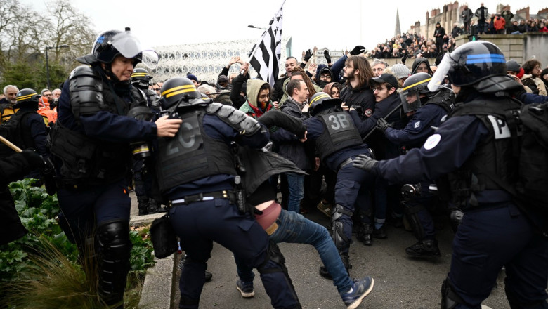 Un protestatar francez, care si-a pierdut un ochi dupa ce a fost impuscat de un politist, va primi peste 100.000 de euro despagubiri Imagine