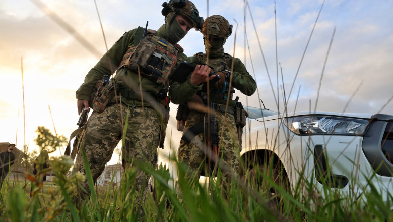 Un recrut ucrainean a impuscat doi instructori chiar in timpul antrenamentelor Imagine